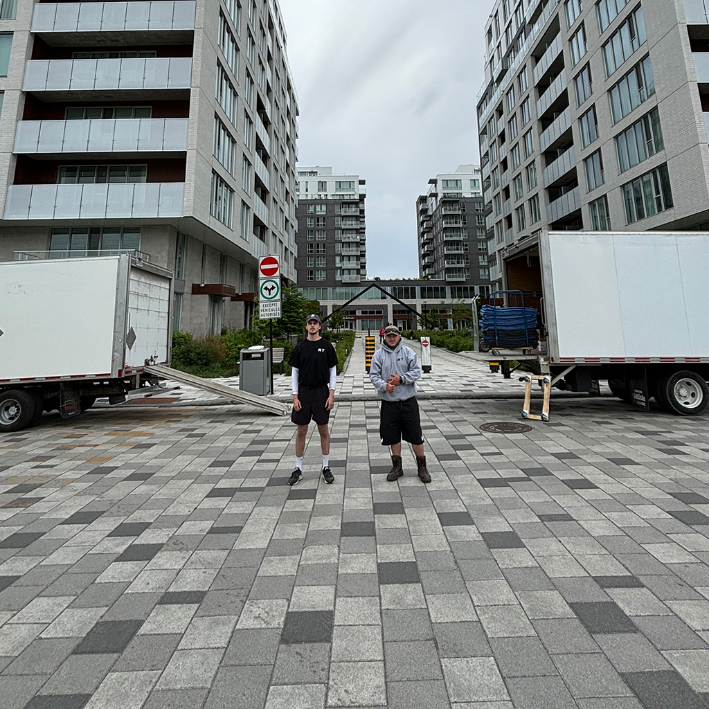 Mancuso Transport professional moving team